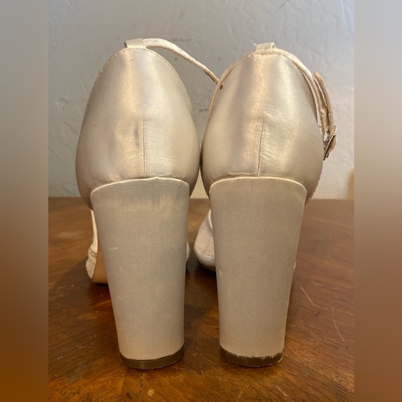 Kate Whitcomb Hailey Ivory Lace Wedding Heels size 7.5 - Picture 8 of 10